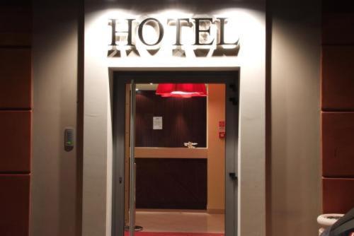 Hotel Touring Fiorano Modenese Exteriör bild