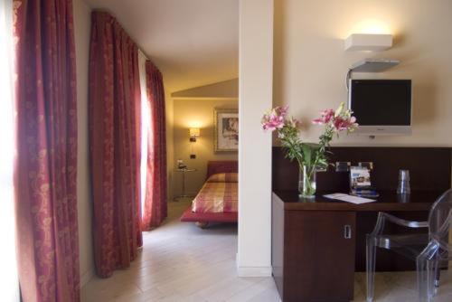 Hotel Touring Fiorano Modenese Exteriör bild