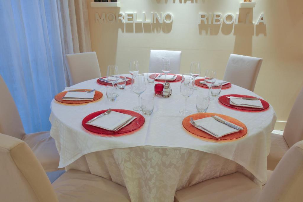Hotel Touring Fiorano Modenese Exteriör bild
